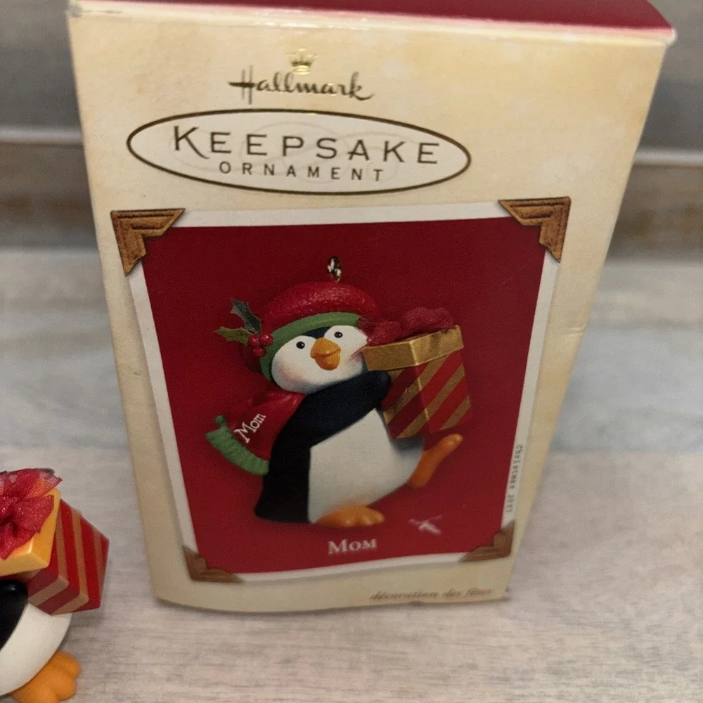 Hallmark‎ Ornament 2003 Mom Penguin Christmas Package Keepsake